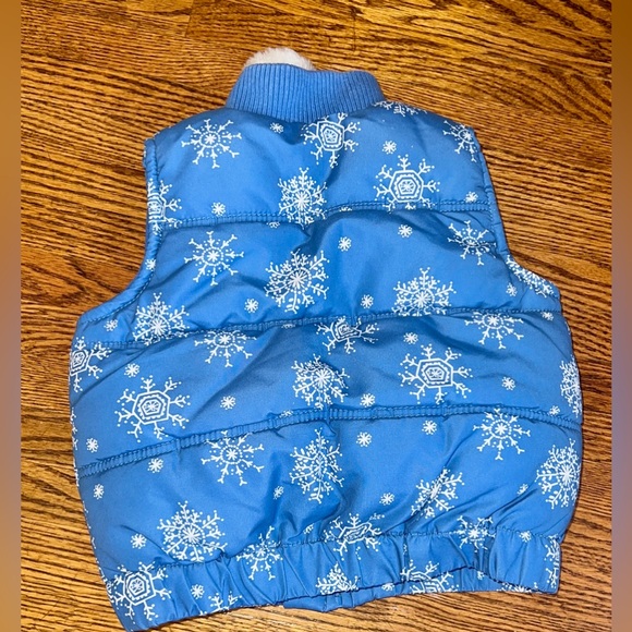 Crazy 8 Blue Snowflake Puffer Vest w/ Puff Ball Zipper Pull toddler sz 2/3 years - Picture 2 of 5